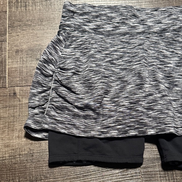 Athleta Contender 2 in 1 Heathered Black and Gray Skort - Picture 2 of 7
